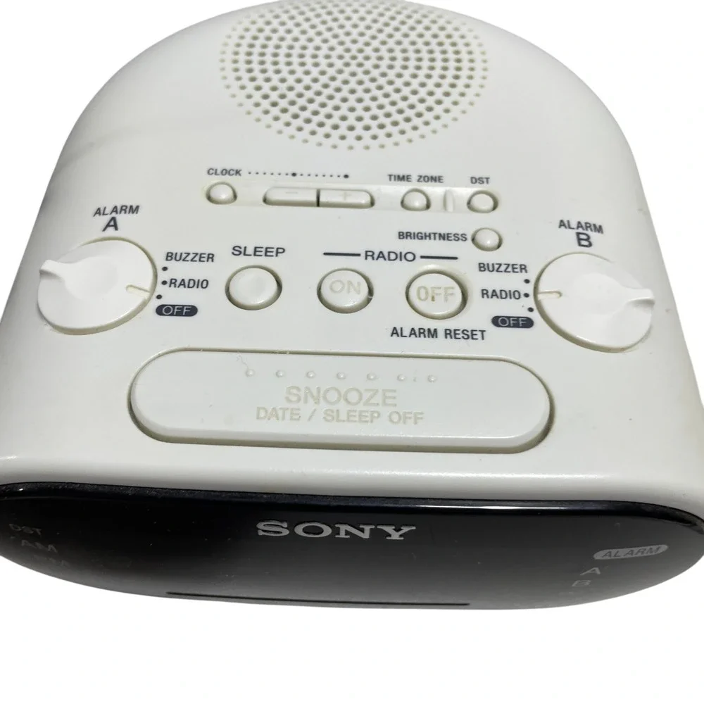 Sony ICF-C318 FM/AM Clock Radio Dream Machine Auto Time Set Works